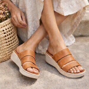 Born Mallorie 3-Strap Tan Leather Wedge Sandals Womens‎ 9 NWT